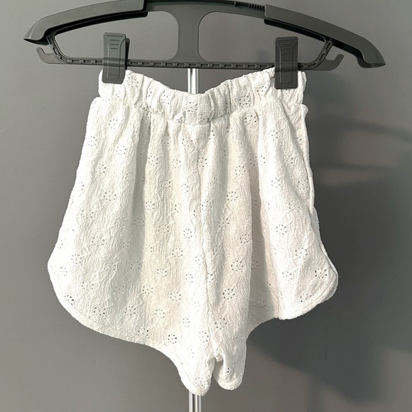 Zara Eyelet Shorts - Picture 3 of 3
